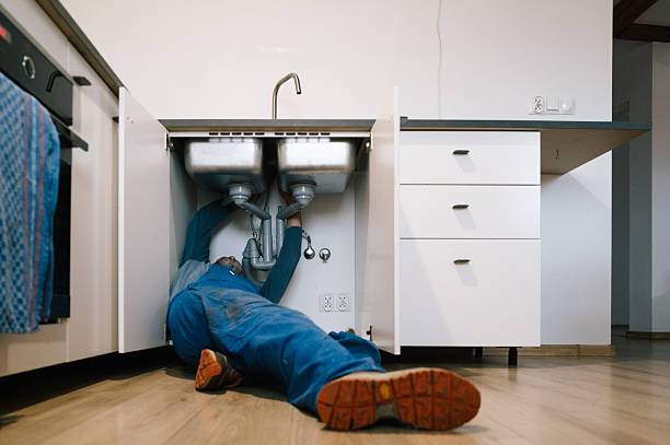 Professional Leak Detection technician working in Warren, OH